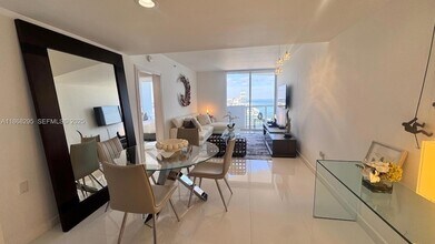 6365 Collins Ave, Unit 3010 in Miami Beach, FL - Building Photo - Building Photo