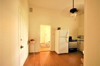 1214 Hopkins St in San Marcos, TX - Building Photo - Building Photo