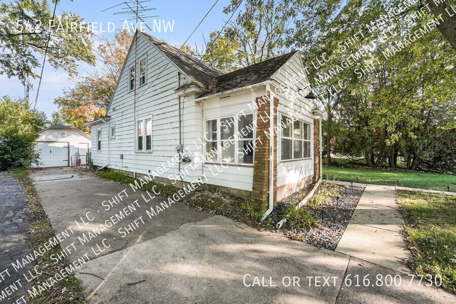 542 Fairfield Ave NW in Grand Rapids, MI - Building Photo