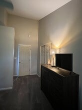 2128 Fulham Dr in Naperville, IL - Foto de edificio - Building Photo