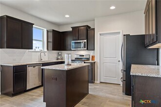 134 Goldfinch Dr in San Marcos, TX - Building Photo - Building Photo