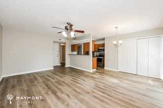 7024 Greenview Cir S in Fort Worth, TX - Foto de edificio - Building Photo