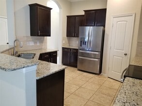 5217 Green Heath Ln in Rosharon, TX - Foto de edificio - Building Photo