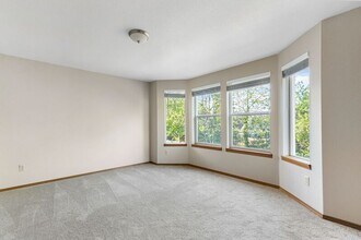 17450 SE 82nd Dr in Clackamas, OR - Building Photo - Building Photo