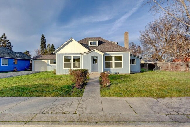 property at 830 W 12th St