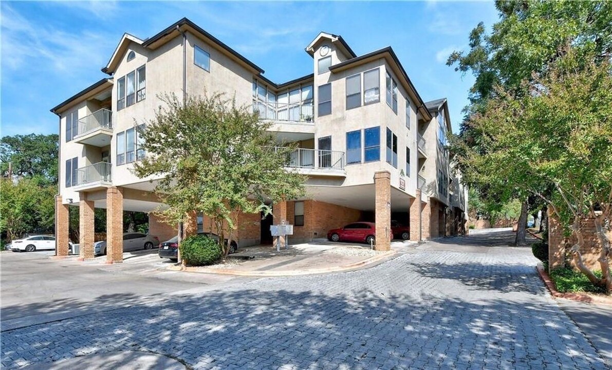 1910 Robbins Pl in Austin, TX - Building Photo