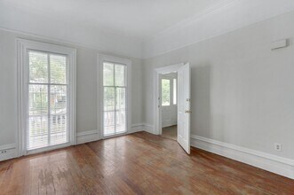 218 E Henry St in Savannah, GA - Building Photo - Building Photo