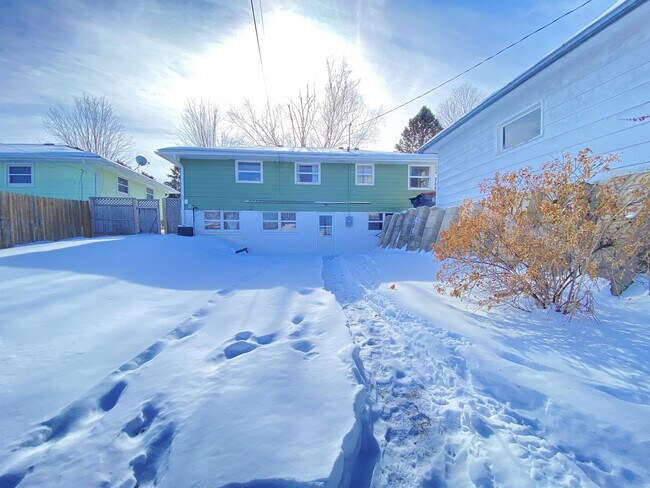 1877 22nd St NW in Rochester, MN - Building Photo - Building Photo