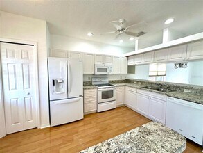 1420 Water View Dr W in Largo, FL - Building Photo - Building Photo