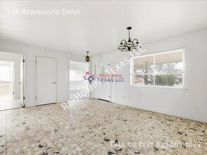 134 Robinhood in Kenedy, TX - Building Photo - Building Photo