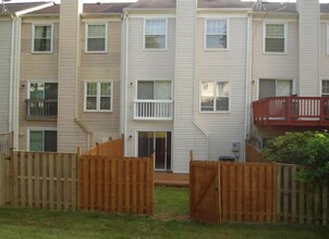 13234 Grand Jct Dr in Fairfax, VA - Building Photo - Building Photo