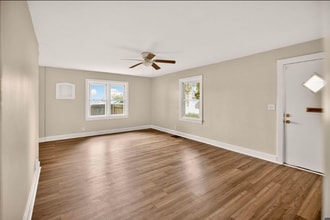 304 S Poplar St in Paris, TN - Building Photo - Building Photo