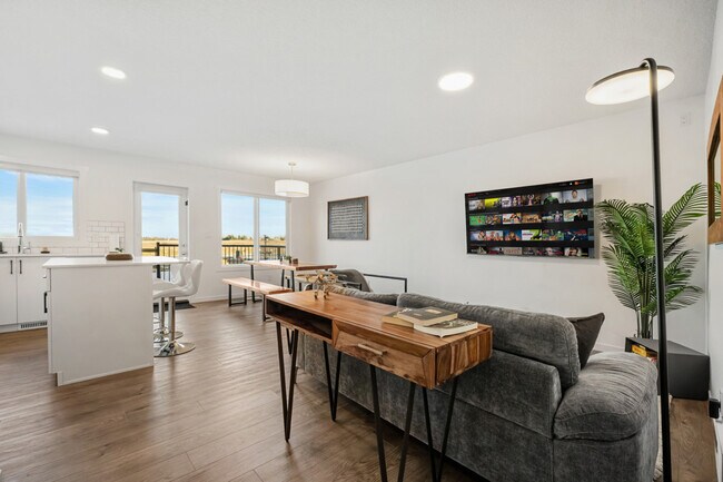 1430 Aster Way NW in Edmonton, AB - Building Photo - Building Photo