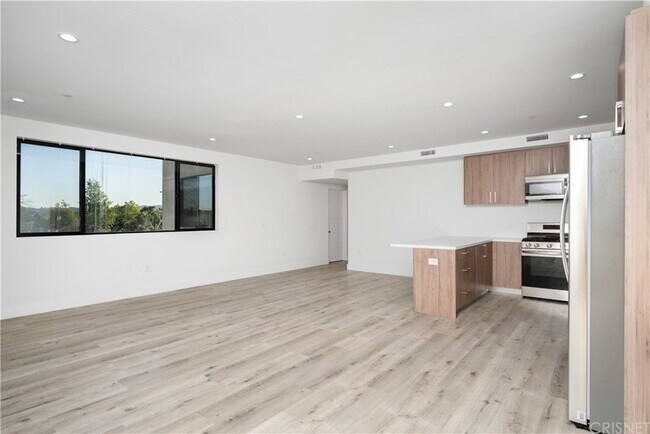 5923 Laurel Canyon Blvd in Los Angeles, CA - Building Photo - Building Photo