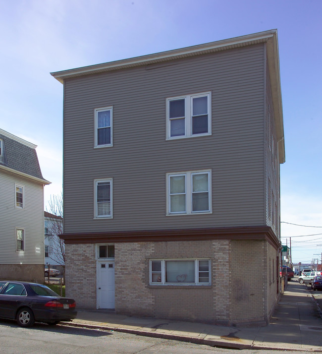 207 Mulberry St in Fall River, MA - Building Photo - Building Photo