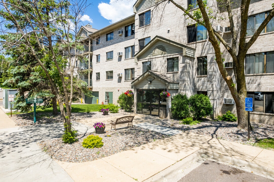 Waterford Green Apartments & Townhomes in South St. Paul, MN - Foto de edificio