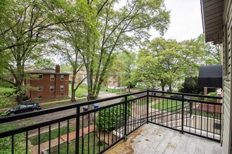 846 Pennsylvania Ave in University City, MO - Foto de edificio - Building Photo