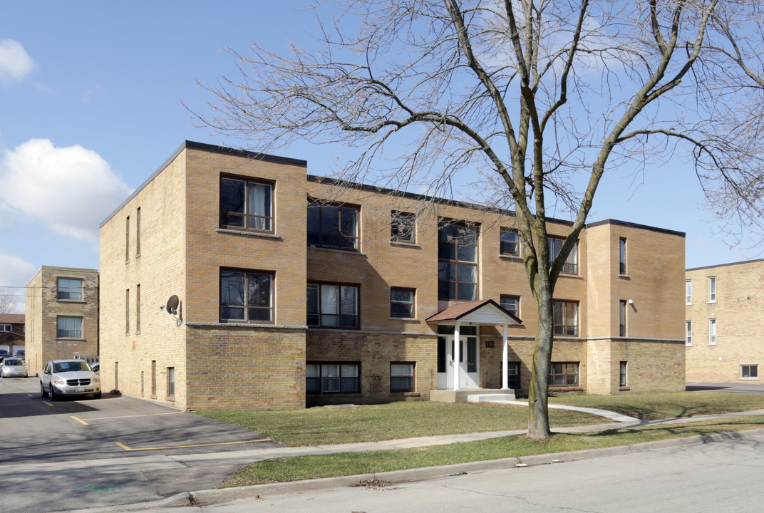 174 Felan Ave in Oakville, ON - Building Photo