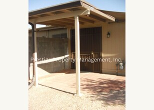 2744 S Oakenshield Way in Tucson, AZ - Building Photo - Building Photo