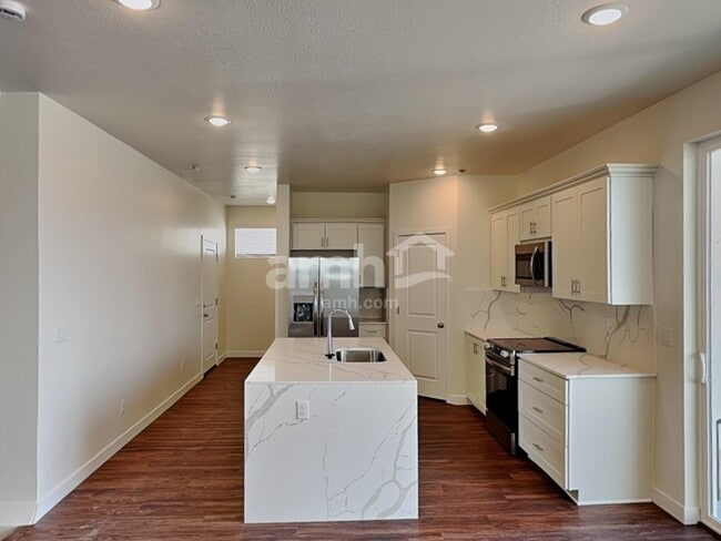 1312 W Mahogany St in Saratoga Springs, UT - Building Photo - Building Photo