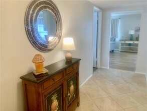2310 Canalbluff Pl in Sarasota, FL - Building Photo - Building Photo