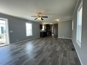 15864 Marentette Dr in Clinton Township, MI - Building Photo - Building Photo