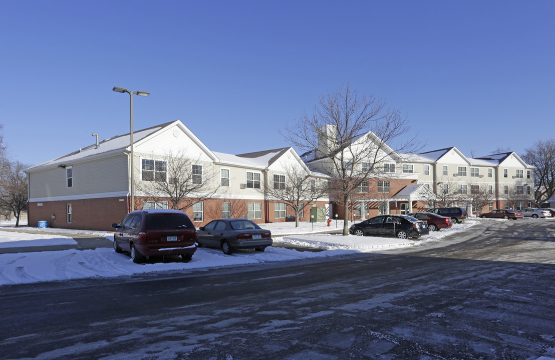 Penelope 35 Apartments l in Bloomington, MN - Building Photo