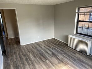 551 Telford Ave, Unit B in Dayton, OH - Foto de edificio - Building Photo