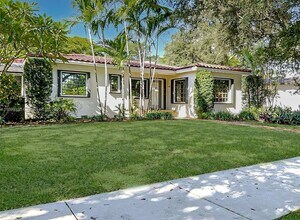 364 Navarre Dr in Miami Springs, FL - Building Photo - Building Photo
