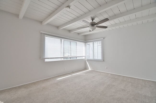 221 39th St in Manhattan Beach, CA - Foto de edificio - Building Photo