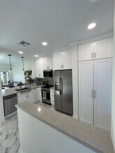 711 SW 122nd Ave in Pembroke Pines, FL - Building Photo - Building Photo