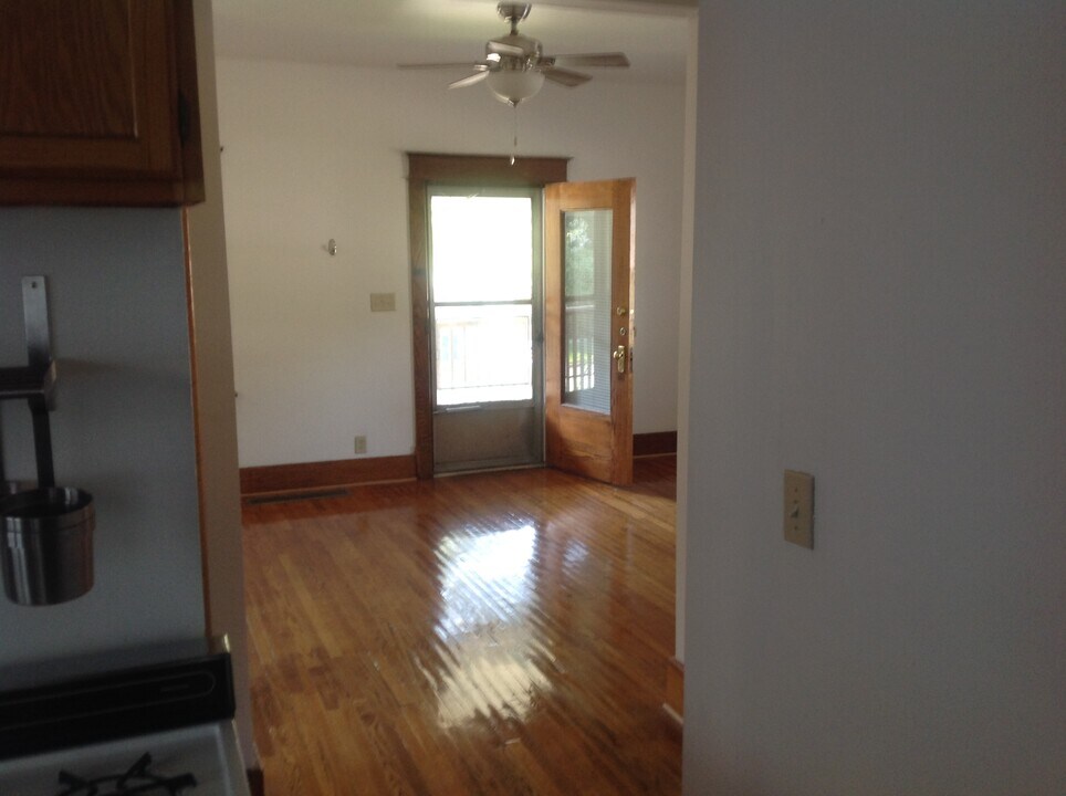 2417 Woodland Ave, Unit apt 1 in Des Moines, IA - Foto de edificio