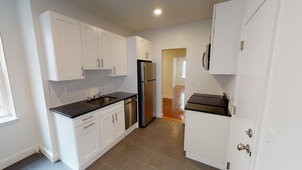132 Sutherland Rd, Unit F in Boston, MA - Foto de edificio
