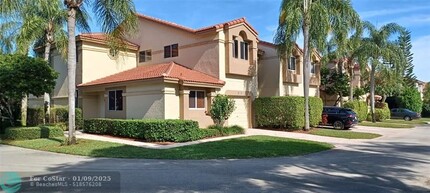 6688 Via Regina in Boca Raton, FL - Foto de edificio - Building Photo
