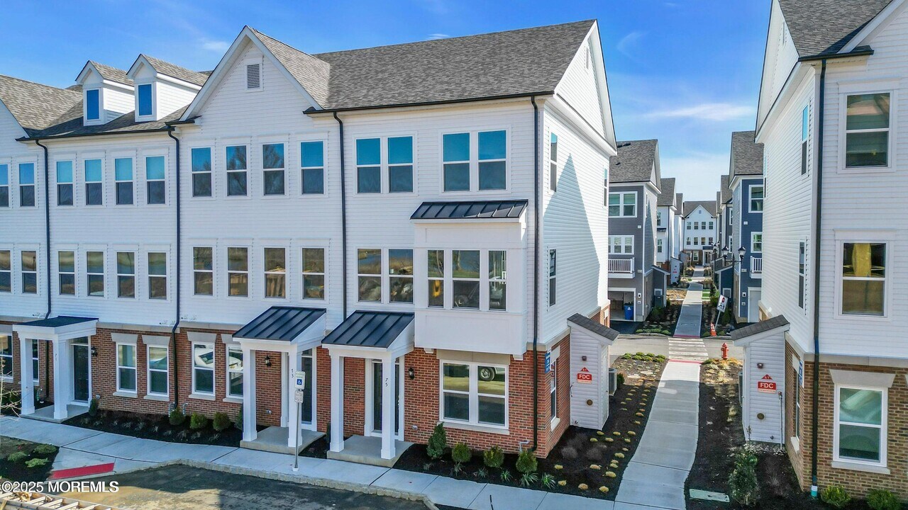 75 Driftwood Cir in Oceanport, NJ - Building Photo
