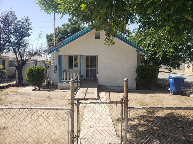 127 Lincoln Ave in Bakersfield, CA - Building Photo - Building Photo