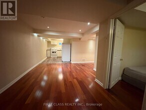 62 Scarbell Dr in Toronto, ON - Building Photo - Building Photo