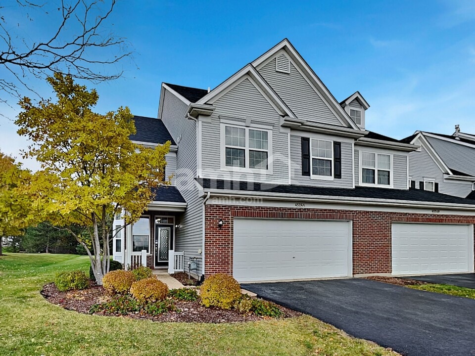 4524 Winchester Ln in Yorkville, IL - Foto de edificio