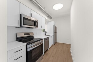 47 Wellington St in Kingston, ON - Building Photo