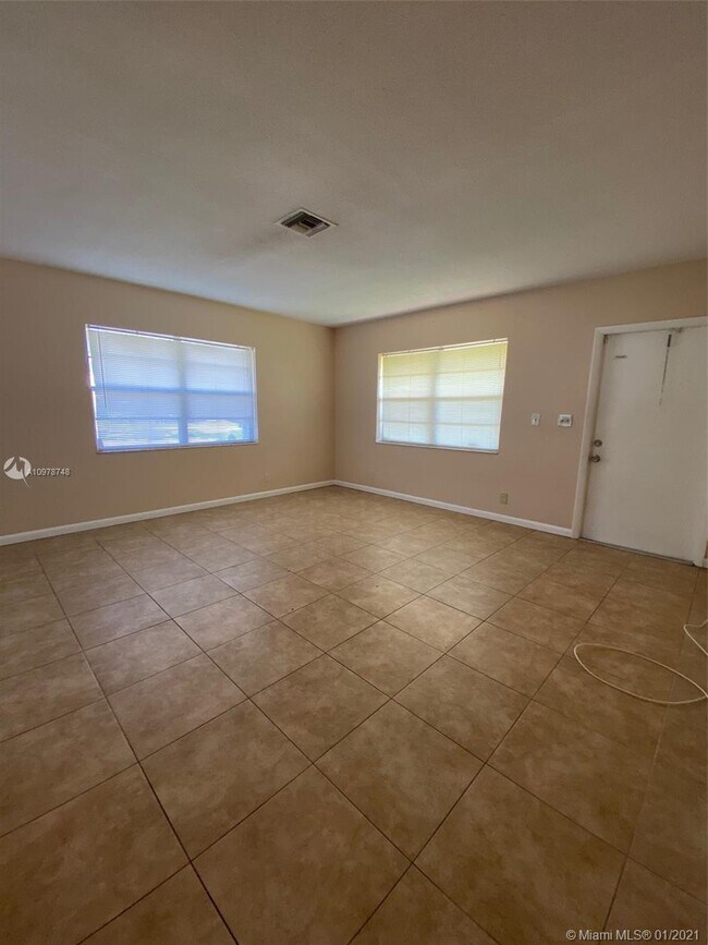 5718 Lincoln St-Unit -0 in Hollywood, FL - Building Photo - Building Photo