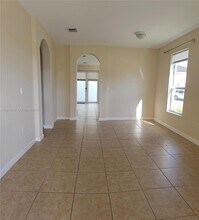 17065 SW 93rd St in Miami, FL - Foto de edificio - Building Photo