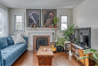 291 Mansfield Ave in Willimantic, CT - Foto de edificio - Building Photo