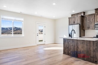 1745 Ammon St in Pocatello, ID - Foto de edificio - Building Photo