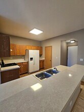 1530 Glacier Trail, Unit E103 in Carpentersville, IL - Building Photo - Building Photo