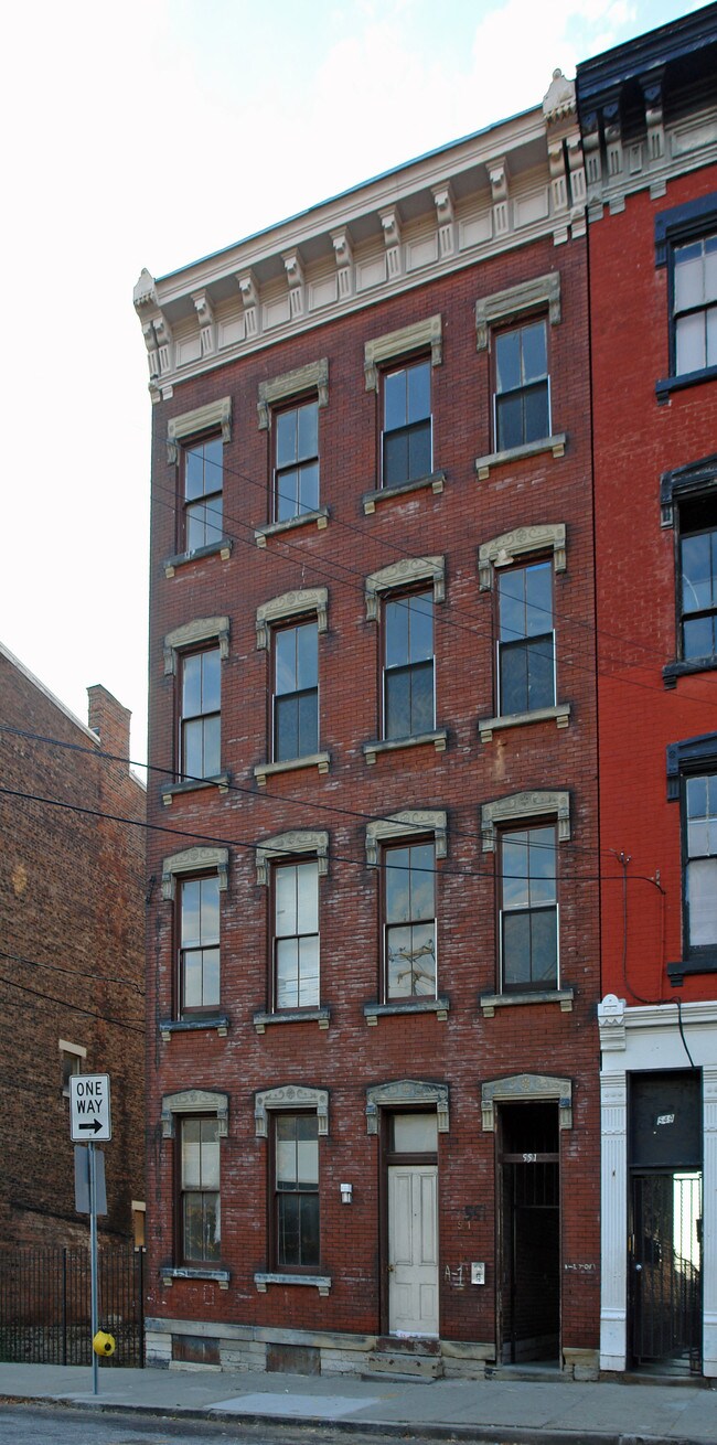 551 E Thirteenth St in Cincinnati, OH - Foto de edificio - Building Photo