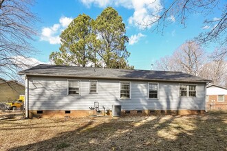 1916 Wickham Ct in High Point, NC - Building Photo - Building Photo