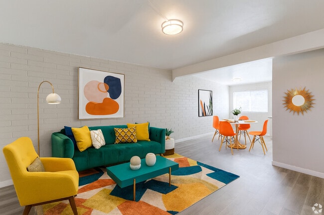 U Apartments @ Melrose in Phoenix, AZ - Building Photo - Building Photo