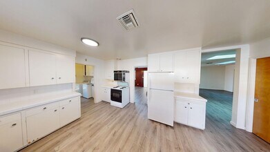 5704-5706 Dorothy Dr in San Diego, CA - Building Photo - Building Photo