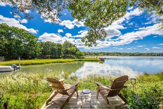 64 Towd Point Rd in Southampton, NY - Building Photo - Building Photo