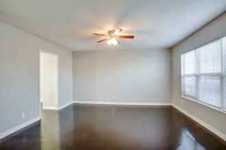 3411 33rd St in Lubbock, TX - Building Photo - Building Photo